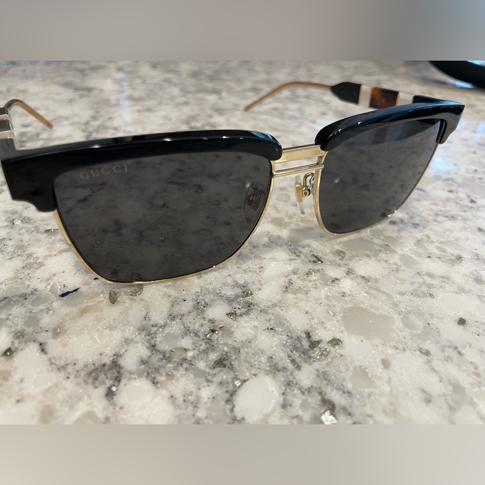 Gucci Sunglasses - Picture 3 of 8